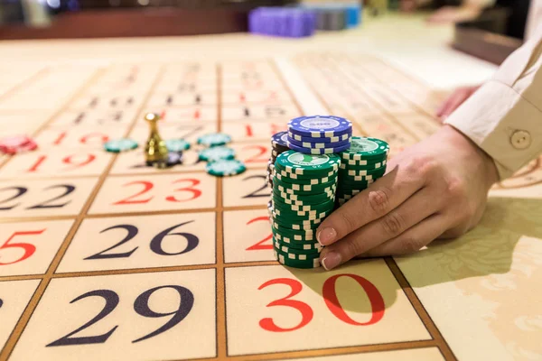 Gokken Chips Een Roulette Speeltafel — Stockfoto