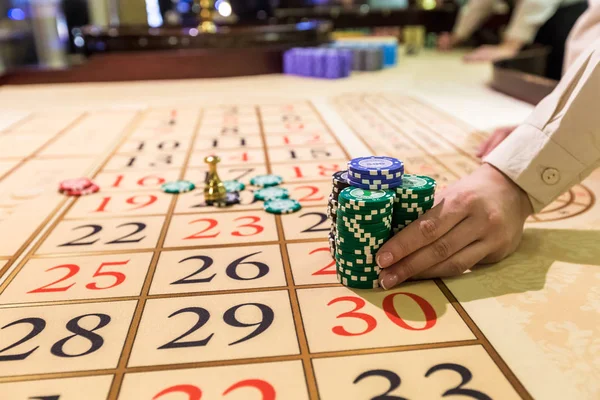 Gokken Chips Een Roulette Speeltafel — Stockfoto