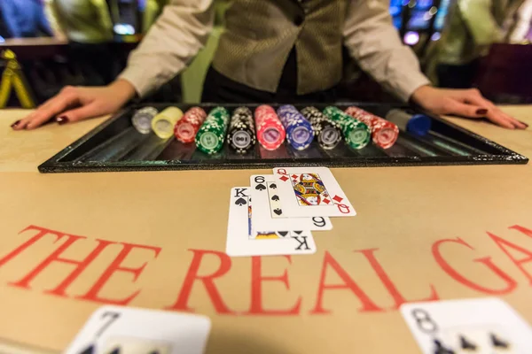 Gokken Chips Een Roulette Speeltafel — Stockfoto