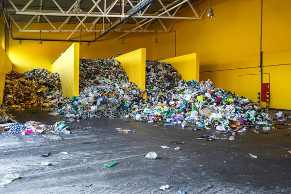 Plast Balar Avfall Bearbetningsanläggningen Separat Sophämtning Återvinning Och Lagring Avfall — Stockfoto
