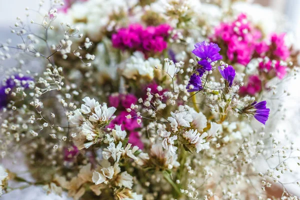 Bukiet Suszonych Kwiatów Limonium Biały Wielobarwny Statica — Zdjęcie stockowe