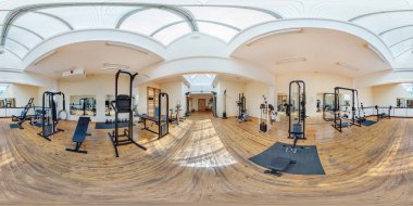 Grodno, Belarus - 10 Temmuz 2013: Panorama egzersiz makineleri ile iç spor salonunda. Tam 360 tarafından 180 derece sorunsuz küresel panorama equirectangular eşit uzaklıkta projeksiyon. 
