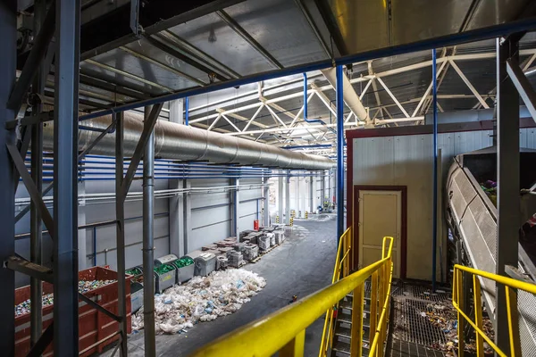 Κατασκευές Μεταλλικές Αντηρίδες Στις Σύγχρονες Ανακύκλωση Εργοστάσιο Επεξεργασίας Των Αποβλήτων — Φωτογραφία Αρχείου