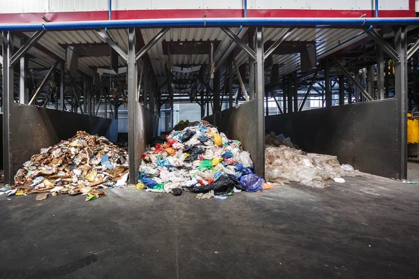 Återvinningsstation För Sopor Och Avfall Sortering Vid Behandling Bearbetningsanläggningen Återvinning — Stockfoto