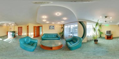 Minsk, Beyaz Rusya - 5 Kasım 2011: Tam 360 180 derecelik seamless panorama yeşil kanepe ile elit otel şık konuk salonunda küresel projeksiyon equirectangular tarafından. VR Ar içeriği