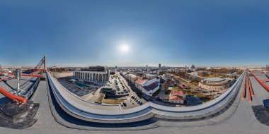 Minsk, Beyaz Rusya - 11 Nisan 2012: Hava çatı panorama içinde merkezi eski şehir güzel mimari ile. Tam 360 tarafından 180 derece sorunsuz küresel panorama equirectangular eşit uzaklıkta projeksiyon. 