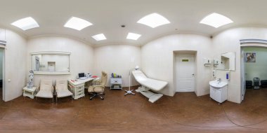 Minsk, Beyaz Rusya - 29 Nisan 2016: Panorama modern bir sağlık merkezi iç doktor ofisinde. Tam 360 tarafından 180 derece sorunsuz küresel panorama equirectangular projeksiyon. VR Ar içeriği