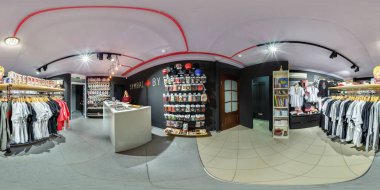 Minsk, Beyaz Rusya - Kasım, 2017: tam Beyaz Rusya Ulusal sembolleri kupalar bayrakları gömlek equirectangular projeksiyon, Loca Vr içeriği ile malların iç deposundaki seamless panorama 360 derece görüş açısı