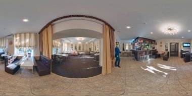 Minsk, Beyaz Rusya - 4 Kasım 2011: Panorama bir hafif süvari eri ile vintage Restoran iç. Tam 360 tarafından 180 derece sorunsuz küresel panorama equirectangular projeksiyon