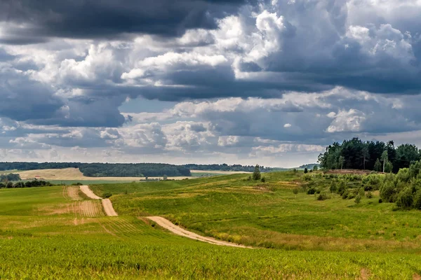 Vista Panorámica Carretera Arenosa Serpenteante Dejando Distancia Hermosas Nubes — Foto de Stock