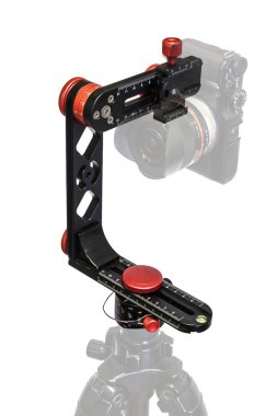 Sanal Turlar ve tam sorunsuz 360 derece açı panoramalar paralaks ve beyaz arka plan üzerinde yarı saydam aynasızlar kamera ile izole bozulma olmadan yapmak için tripod için panoramik kafa