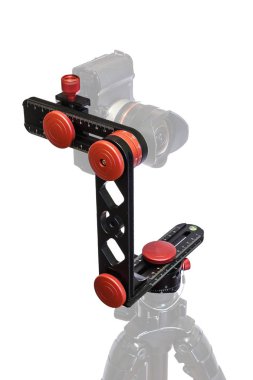 Sanal Turlar ve tam sorunsuz 360 derece açı panoramalar paralaks ve beyaz arka plan üzerinde yarı saydam aynasızlar kamera ile izole bozulma olmadan yapmak için tripod için panoramik kafa