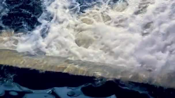 Бушує Потік Води Падають Греблі Damm Малих Місцевих Стічних Вод — стокове відео