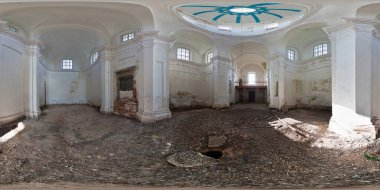 Minsk, Beyaz Rusya - 29 Mayıs, 2010:360 panorama terk iç görünümünde Katolik Kilisesi yok. Eşit aralıklı dikdörtgen küresel projeksiyon tarafından tam 360 180 derece seamless panorama. Loca Vr Ar içerik için