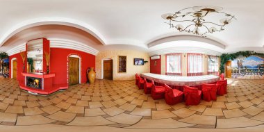 Grodno, Belarus - 18 Eylül 2014: Tam 360 derece panorama şömineli şık yemek salonunda küresel projeksiyon equirectangular. Fotogerçekçi Vr içeriği