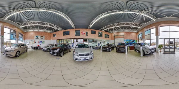 Grodno, Belarus - Kasım 1, 2017:360 panorama içinde iç modern araç merkezi Mağazası. Eşit aralıklı dikdörtgen küresel eşit uzaklıkta projeksiyon tam 360 derecelik açı görünümü sorunsuz panorama. VR içeriği