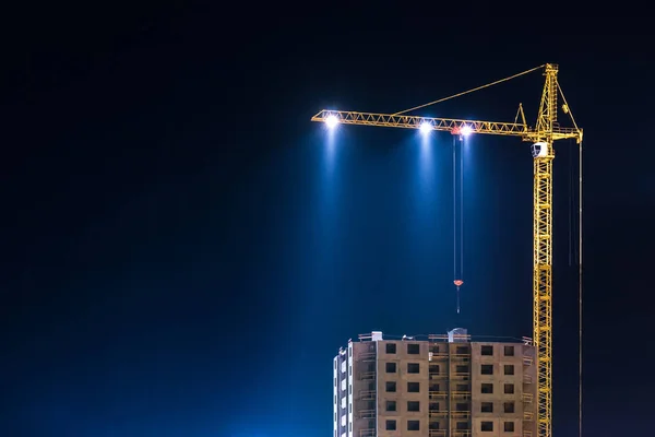 Guindastes Torre Inacabados Vários Andares Altura Perto Edifícios Canteiro Obras — Fotografia de Stock