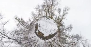  Küçük gezegen dönüşümü uzay eğriliği. tam uçuşu panorama ile artış kadar kış manzara göğe Şehir Parkı.