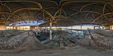 Tam küresel sorunsuz HDRI panorama 360 derece açı görünümü beton yapılar Havaalanı equirectangular eşit uzaklıkta projeksiyon, Vr Ar içerik bitmemiş binayı terk