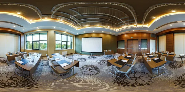 ビジネスミーティングのため現代空会議ホール 球状図法 スカイ ボックス コンテンツの完全 360 によって 180 度パノラマ ビュー角度ミンスク — ストック写真