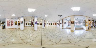 Grodno, Belarus - Eylül, 2018: Tam sorunsuz küresel panorama 360 derece açılı görünüş iç ünlü boya ile çağdaş sanat galerisi. eşit aralıklı dikdörtgen projeksiyon. VR içeriği