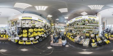 Minsk, Beyaz Rusya - Nisan, 2017: tam seamless panorama 360 iç lüks elektrikli süpürge, derece görüş açısı deposunda Karcher ve bahçe aksesuarları equirectangular projeksiyon, Loca Vr içeriği