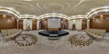 Minsk, Beyaz Rusya - Temmuz, 2017: tam iç lüks boş konferans salonunun equirectangular projeksiyon, loca Vr içerik iş toplantıları için seamless panorama 360 derece görüş açısı