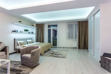 Minsk, Beyaz Rusya - Ocak, 2019: luxure salonu iç çatı düz daireler 