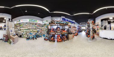 Minsk, Beyaz Rusya - Nisan, 2017: tam sorunsuz küresel panorama 360 açı derece görünümü iç lüks Elektrikli Süpürge Mağaza Karcher ve Bahçe aksesuarları equirectangular projeksiyon, Vr içeriği