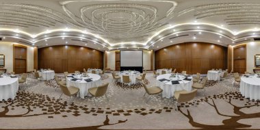 Minsk, Beyaz Rusya - Ağustos, 2017: tam panorama 360 büyük ziyafet salonunun küresel eşit uzaklıkta projeksiyon equirectangular modern otelin iç içeride kesintisiz görüş açısı