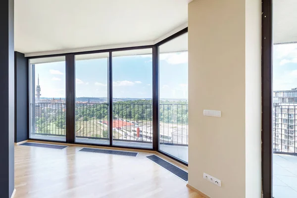 Moderno Apartamento Loft Blanco Vacío Interior Con Suelo Parquet Ventanas — Foto de Stock