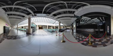 Minsk, Beyaz Rusya - Ekim, 2016: tam seamless panorama 360 derece açılı görünüş'modern çok katlı Ticaret Merkezi'nde equirectangular küresel panorama salonunda. loca vr ar içeriği
