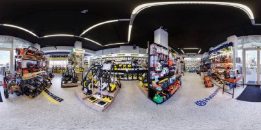 Minsk, Beyaz Rusya - Nisan, 2017: tam sorunsuz küresel panorama 360 açı derece görünümü iç lüks Elektrikli Süpürge Mağaza Karcher ve Bahçe aksesuarları equirectangular projeksiyon, Vr içeriği