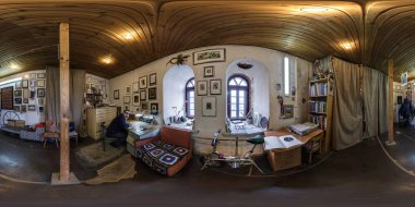 Grodno, Belarus - Ocak 2019: Tam küresel seamless panorama 360 derece açılı görünüş iç ressam Studio iş başında. eşit aralıklı dikdörtgen eşit uzaklıkta projeksiyon, Vr Ar içerik 360 panorama