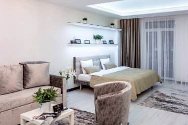 Minsk, Beyaz Rusya - Ocak, 2019: luxure salonu iç çatı düz daireler 