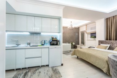 Minsk, Beyaz Rusya - Ocak, 2019: luxure salonu iç çatı düz daireler 