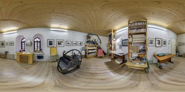 Grodno, Belarus - Ocak 2019: Tam küresel seamless panorama 360 derece açılı görünüş iç ressam Studio iş başında. eşit aralıklı dikdörtgen eşit uzaklıkta projeksiyon, Vr Ar içerik 360 panorama