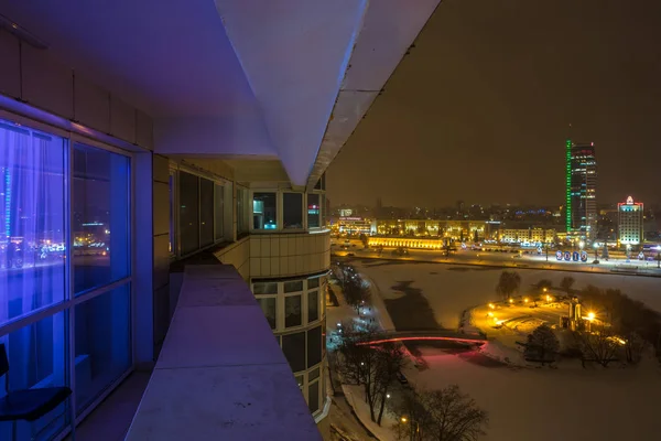 MINSK, BELARUS - DICIEMBRE 2018: luces de la ciudad nocturna. Ligh. — Foto de Stock