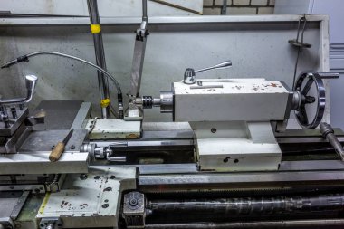 Üretim metal işleme Cnc profesyonel Torna Makinesi iğ