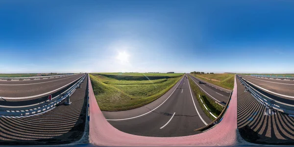 Σφαιρικό απρόσκοπτη 360 μοίρες γωνία πανοραμική θέα στη γέφυρα των διασταύρωση του αυτοκινητόδρομο στο equirectangular σε ίση απόσταση προβολής, περιεχόμενο Vr Ar — Φωτογραφία Αρχείου