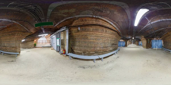 Soligorsk, Bělorusko - září 2013: plné bezešvé sférické 360 ° panoramatické interiéru v nemocnici zával v jeskyni draselné soli v equirectangular stejnou vzdálenost projekce, Vr obsahu — Stock fotografie