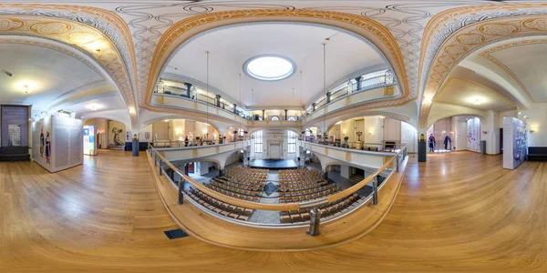 Wroclaw, Polsko - září, 2018: Plné hladké 360 stupňů úhel pohledu panorama ve Staré synagoze moderní koncertní sál v současnosti v ekvirektangulární projekce. připraven pro obsah virtuální realita Vr Ar — Stock fotografie