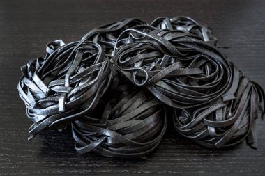 mürekkepbalığı Mürekkepli Siyah makarna. Kalamar mürekkebi ile durum buğday irmik makarna