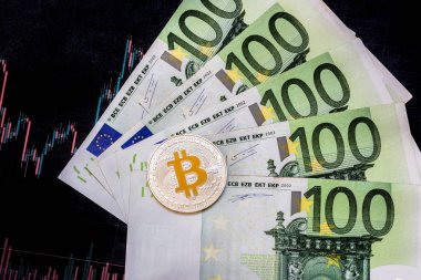 Yüz euro bono ve kağıt forex grafik arka planı üzerinde sanal para altın bitcoin. Exchange bitcoin nakit bir euro için.