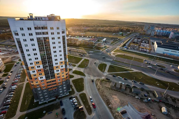 Grodno, Białoruś-kwiecień 2019: panoramiczny widok na nowy kwartał HIG — Zdjęcie stockowe