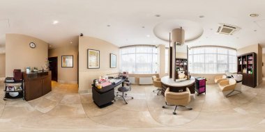 Minsk, Beyaz Rusya - Ağustos, 2017: Otelde ki şık ve şık modern güzellik salonunun iç mekanlarında tam kesintisiz küresel panorama 360 derece açı görünümü. Equirectangular projeksiyon da 360 panorama 