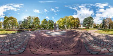 Grodno, Beyaz Rusya - Ekim, 2018: Şehir parkında tam kesintisiz küresel panorama 360 derece açı görünümü . Equirectangular projeksiyon da 360 panorama 