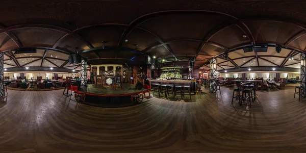 Γκρίγκρι, Λευκορωσία-Μάιος, 2018: πλήρης σφαιρική απρόσκοπτη πανόραμα 360 μοίρες στο εσωτερικό του Τσέστερ vintage εστιατόριο νυχτερινό κέντρο μπαρ με σκηνή για μουσικούς σε ισοορθογώνια προβολή. Περιεχόμενο VR — Φωτογραφία Αρχείου