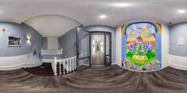 Grodno, Beyaz Rusya - Aralık, 2018: Equirectangular eşit uzaklıkta projeksiyon merdivenile iç müze odasında tam sorunsuz hdri küresel panorama 360 derece açı görünümü. Vr içeriği