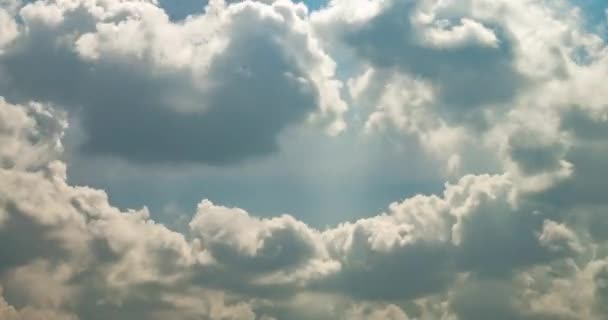 Clipe Lapso Tempo Várias Camadas Nuvens Enroladas Encaracoladas Fofas Tempo — Vídeo de Stock